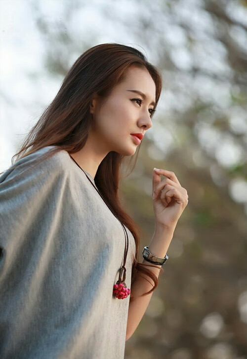 多支球队陷入积分胶着阶段每场比赛都牵动排名走势,球队积分表