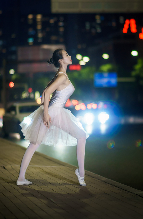 男子水球荷兰队战术配合成熟，荷兰男子组合